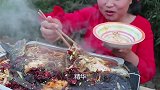 烤鱼这样吃才爽，胖妹连米饭都戒了，太阳从西边出来了吗