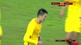 1-0！冰岛小门将出击扑空 尹聪耀趁势顶空门得手