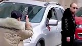 酒席结束新娘感慨万分
