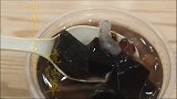 闽南街头小店卖的烧仙草 6元一杯, 这配料给得会不会太实在了