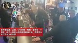 嘴炮又作死，竟然在酒吧公开拳击一老人！