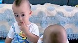 龙凤胎兄妹惹妈妈生气，一大早就体罚，爸爸一句话兄妹傻眼了