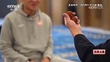 到哪都拿着！李昊还挺喜欢盘核桃