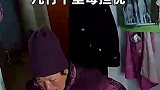 儿子坐上离家的车后打开家里监控，发现妈妈正偷偷抹泪。儿行千里母担忧 妈妈