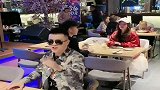 帅气小哥哥，在饭店即兴演唱《大田后生仔》，引得全场互动