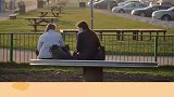 金色的夕阳下，所有故事都正在发生