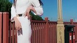 清纯美女跳宅舞充满清纯的活力