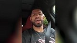 阿坤戴帽演唱心情大好 这是要提前预定金靴的节奏！