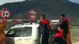 好怕车过去了，三个人没了