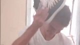网红蛋酥：拆了鞋子砸脑袋 这是什么操作？