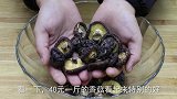 泡发香菇到底用热水还是凉水好？教你小妙招，几分钟泡开，真简单
