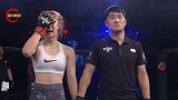 高颜值美女打MMA，地面技精湛，铁臂猛锁把对手牙套都勒吐了
