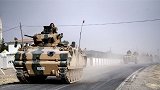 北约大国坐不住了，大量坦克装甲车开进叙利亚，俄叙真正敌人出现