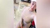 紧身衣包裹的小姐姐身材爆炸 这个wink让人防不胜防
