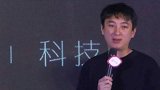 王思聪为爱犬庆生，搂狗合影晒夜店帅照身边仍美女如云