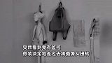 小偷入室盗窃发现监控，立马遮脸远离连连鞠躬求饶，下楼后秒被抓