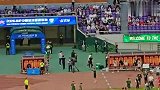 实拍米特里策红牌下场后又踹水桶又砸墙