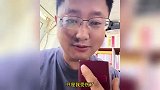 大哥单手骑车被砖块弹飞，当场翻转180°摔昏迷：失忆10分钟