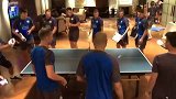 英超-1718赛季-一秒变小孩！蓝狐球员集体打乒乓 球拍不够书本来凑-专题