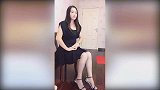 干净白皙的形象，腿部丝袜散发优雅品质