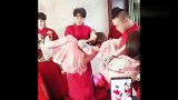 伴郎伴娘做游戏，伴郎太会玩了，这么玩谁都愿意参加！