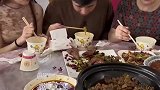 男子不领情，婆婆的举动亮了