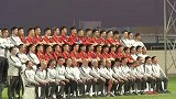 武磊归队训练心情大好 身体壮了腿部肌肉更显眼