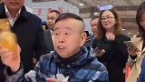 潘长江劝嘎之人终成嘎，老艺术家直播买酒引发争议，恐晚节不保