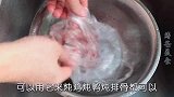 “过饥草”炖排骨汤，闽南泉州家户喻晓的美食，小时候的味道！