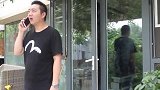 老婆在小帅哥和老公之间选了前者，可见到小帅哥后她却后悔了