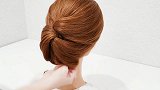 妈妈们可以试试这款盘发，简单干练有气质，凉爽时尚又好看