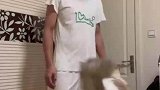 家里猫咪一直缠着老公，老婆绿茶猫咪是不会得逞的