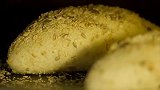 低糖低油的黑麦果仁欧包，营养健康果仁多多超级香｜老爸的食光