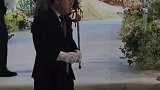 外公外婆为新人送婚戒，仪式感满满