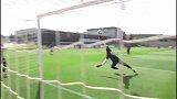 还是国家队队友强啊！德赫亚训练遭爆射毫无还手之力