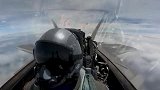 F-22战机飞行员用手势指挥两架飞机