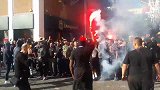 烟花放起来！利物浦市中心已被巴黎球迷占领