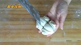 花卷做法其实很简单，筷子一卷一夹就好了，简单又好看