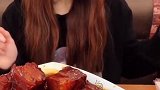好久没吃肉了，特意在饭店点了一大盘红烧肉，太爽了！