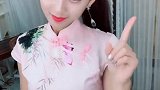 旗袍美女小姐姐在家中“一秒换装”，看上去真是太漂亮了！