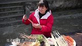 今天丫丫在家自制烧烤，大口撸串，看着都流口水，太香了