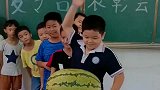 老师请同学们吃西瓜，前提要把西瓜弄开，他们实力证明没有口福！
