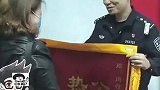 男子酒驾被抓，家属给警察叔叔送上锦旗，有点搞笑啊！