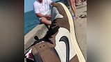 【鞋圈儿】一个Sneaker的鞋和命掉水里了 先救哪个？