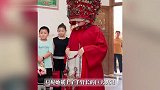 新娘穿瑶族特色服饰出嫁，头戴巨大华丽头饰