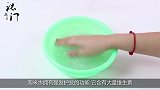 年纪轻白发多教你1招，洗发水里加点它，头发黑顺浓密去白发
