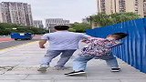 这熊孩子，还想谋杀亲爹啊，下手挺狠！
