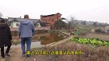 二娃把网友的心意送给老人家，希望他的生活过得好一点！