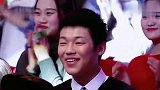 钟丽缇自称是山东媳妇，现场演唱起了沂蒙山小调，台下一片欢呼