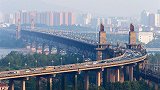 中国用坦克检验南京长江大桥外国效仿闹笑话